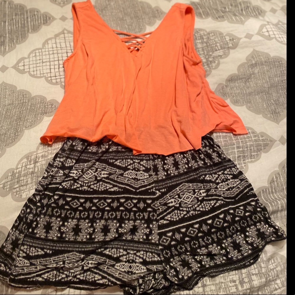 Rue21 Coral and Black Romper Size Medium